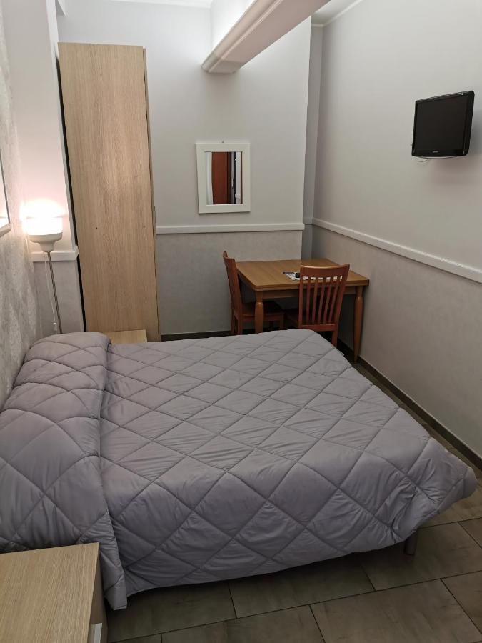 皮拉米德住宿加早餐旅馆 罗马 外观 照片